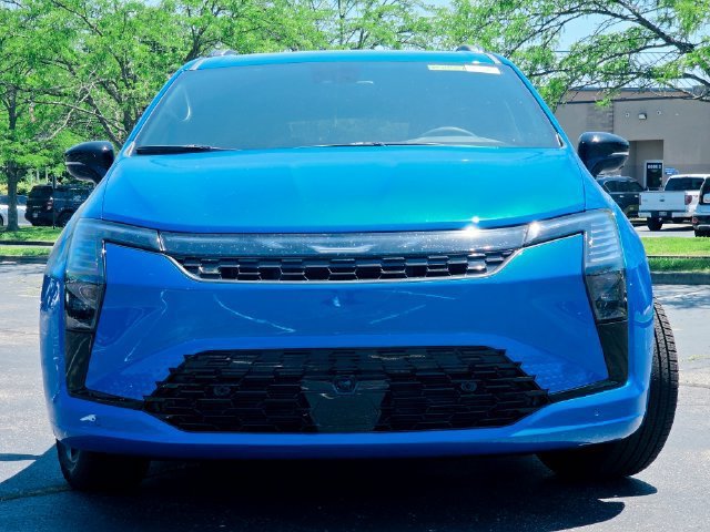 New 2027 Hydro Blue Pearl-Coat Paint Chrysler Limited image 3