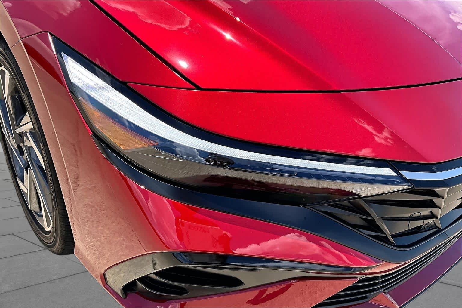 2025 Hyundai Elantra Limited - Photo 25