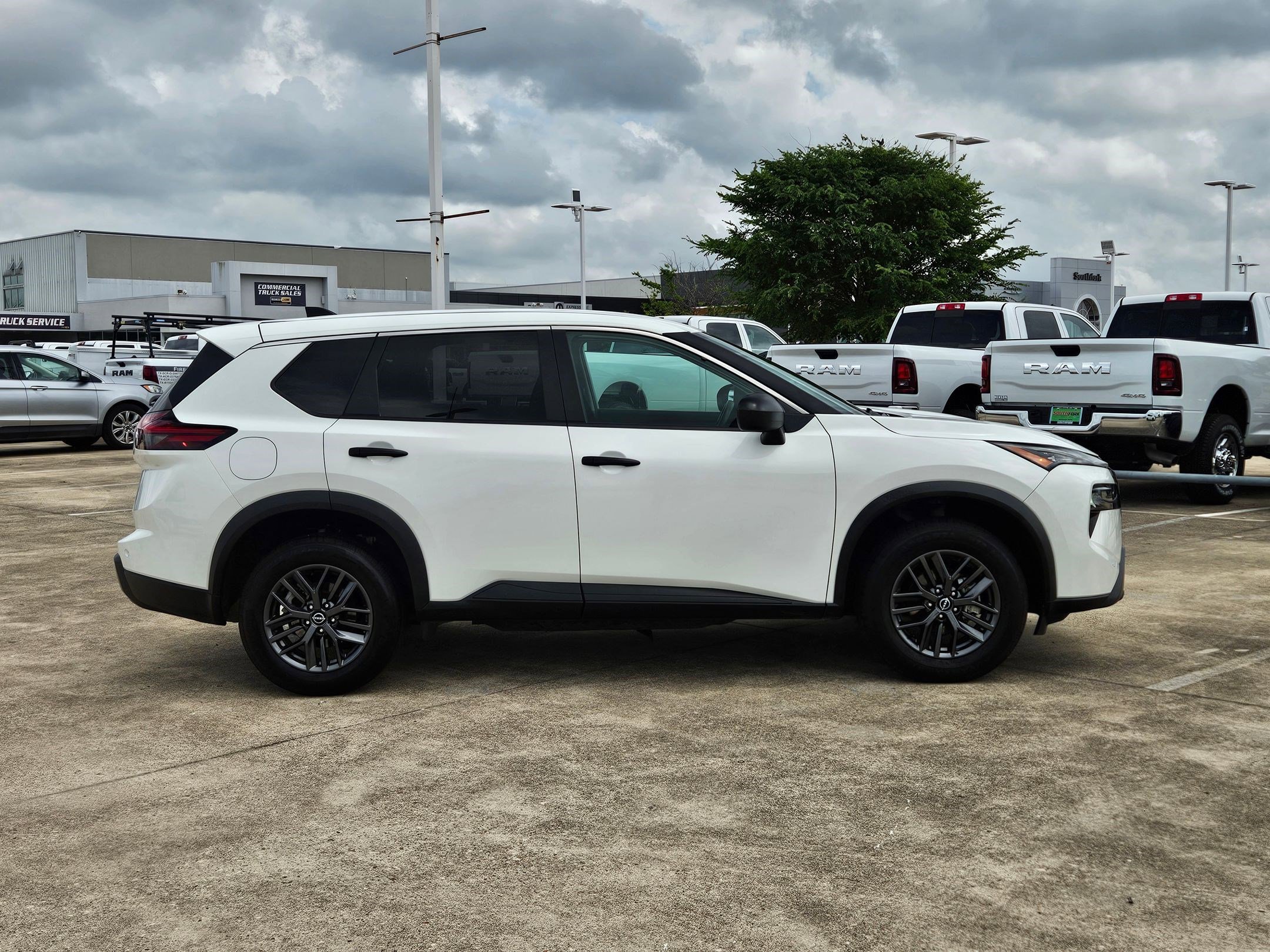 Used 2024 Nissan Rogue S with VIN 5N1BT3AA8RC683596 for sale in Manvel, TX