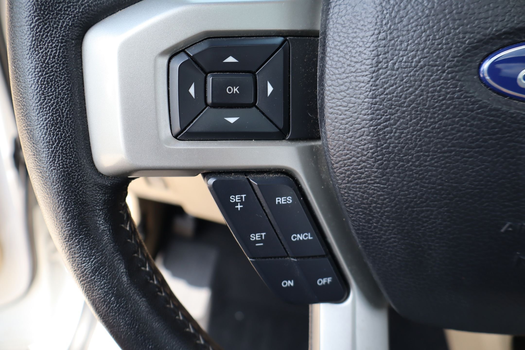 Used 2019 White Platinum Clearcoat Metallic Ford Lariat image 16
