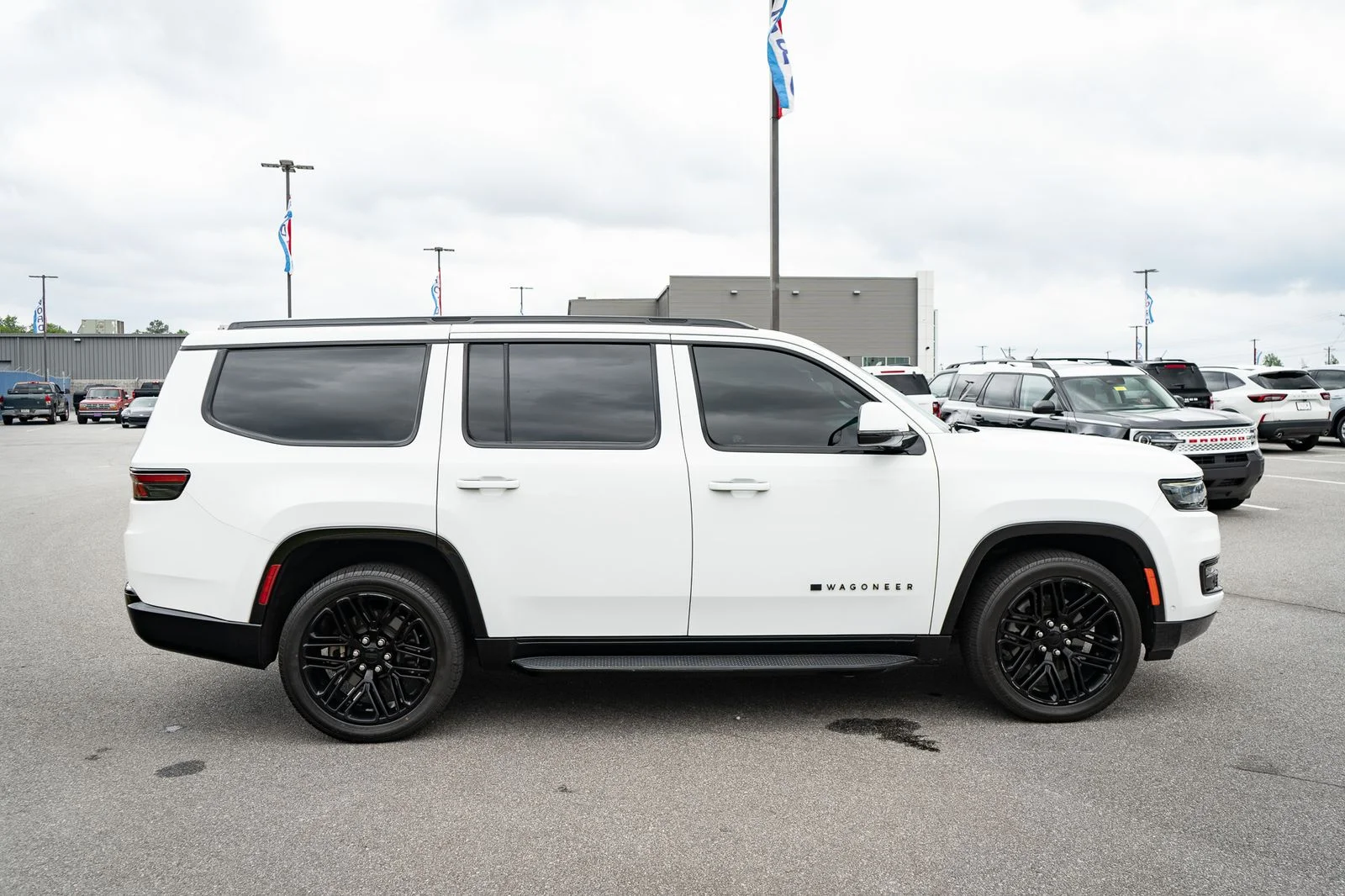 Used 2022 White Jeep Series I image 11