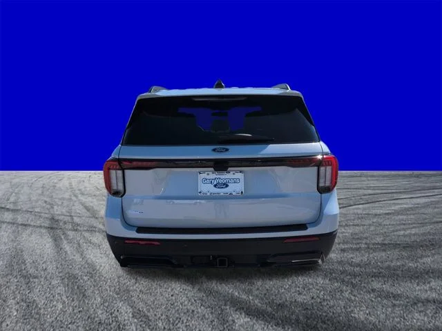 New 2026 Space White Metallic Ford ST-Line image 5