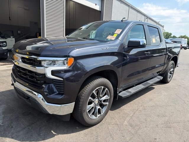 Used 2024 Gray Chevrolet LT image 3