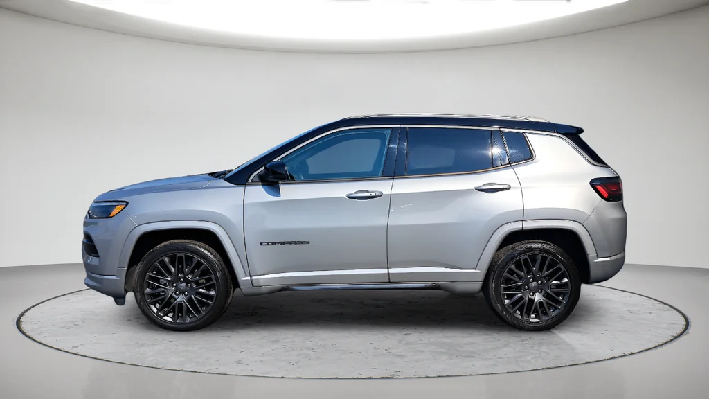 Used 2022 Silver Jeep Limited image 6