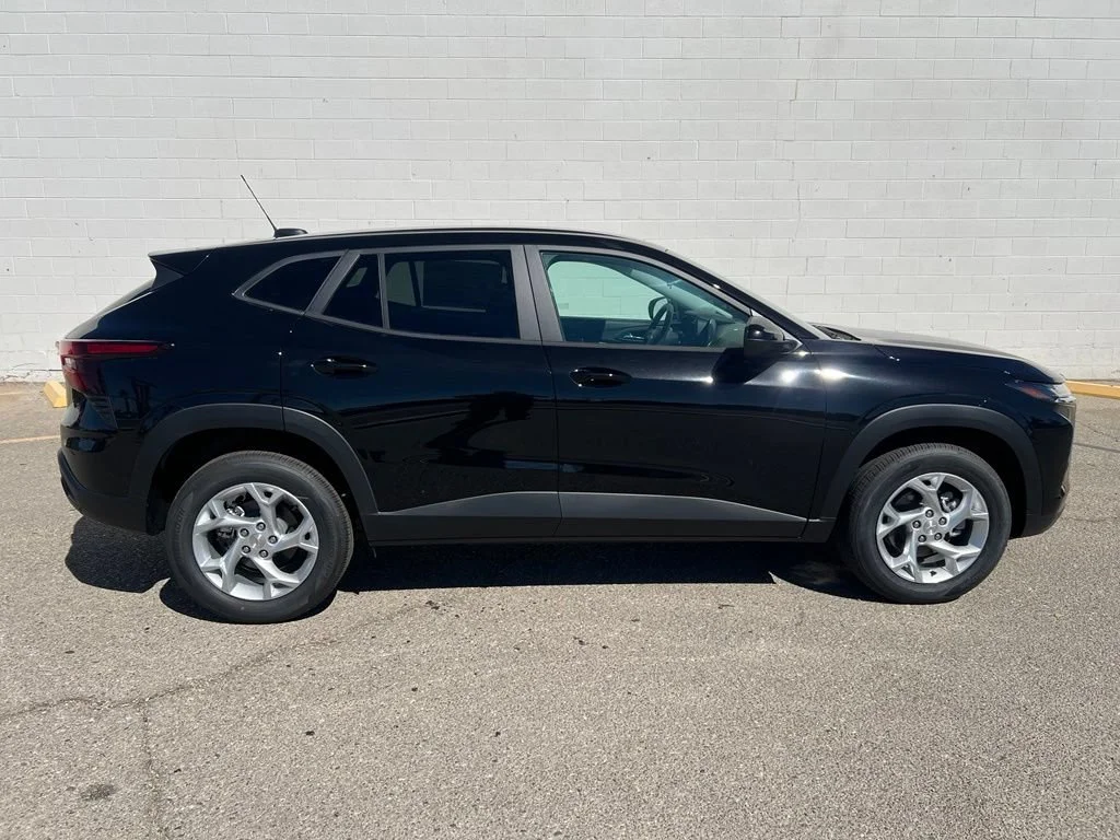 2026 Chevrolet Trax LS - Photo 9