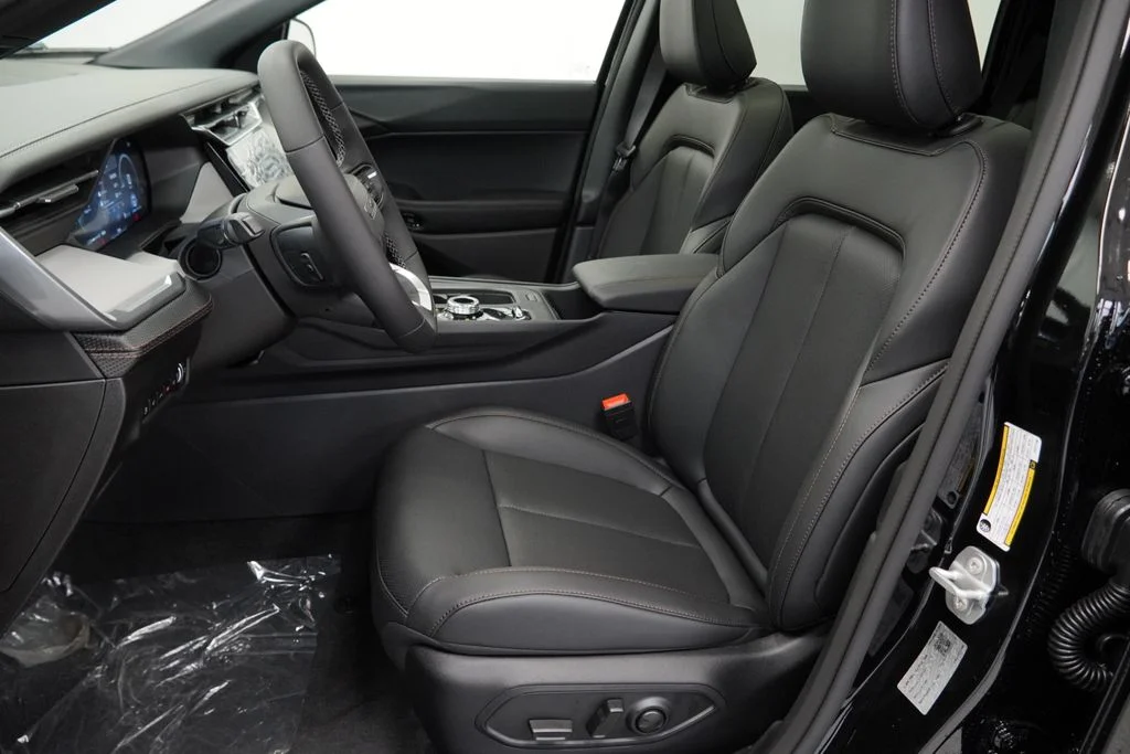 New 2026 Diamond Black Crystal Pearl-Coat Exterior Paint Jeep Limited image 15