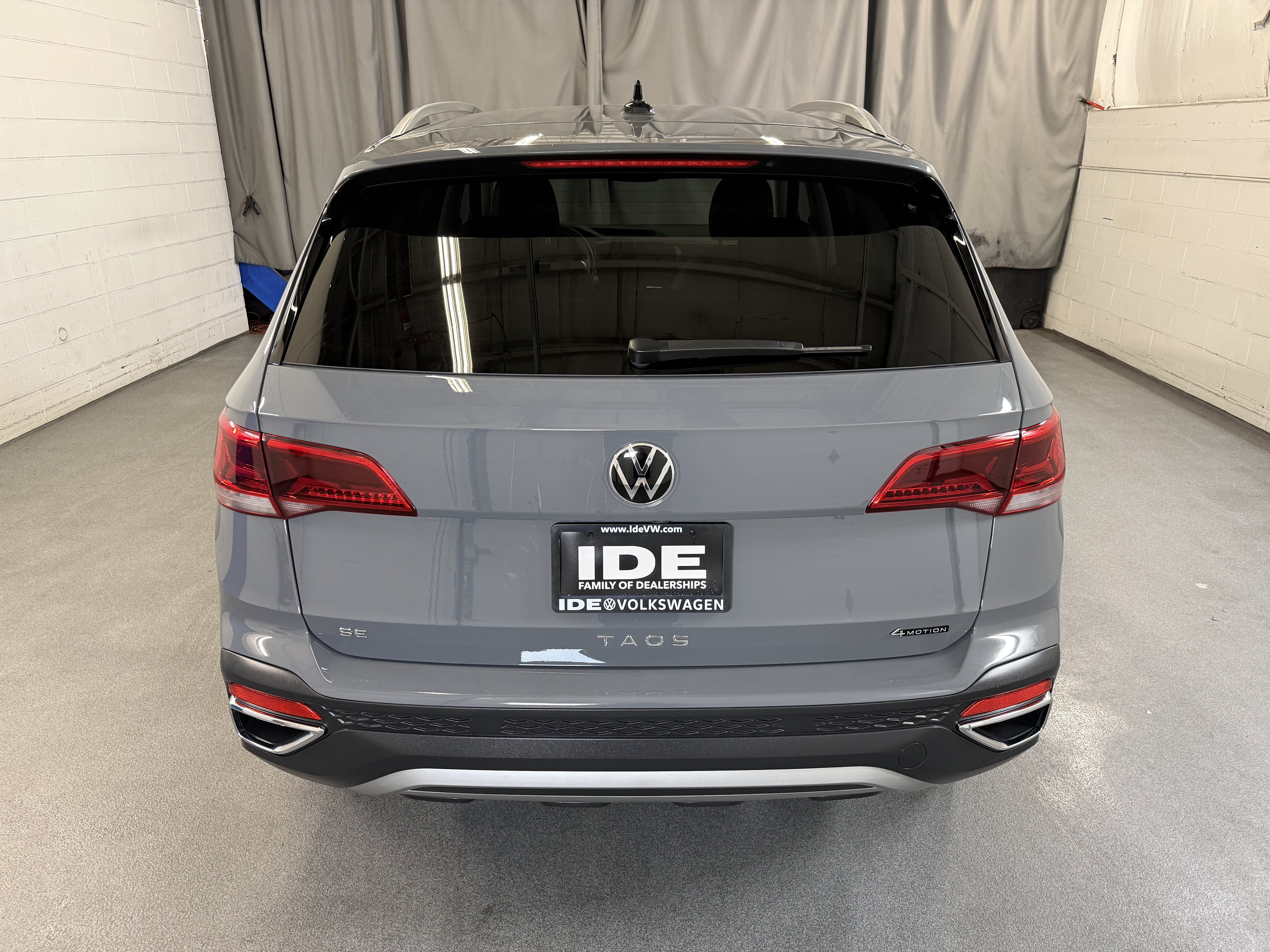 Used 2024 Pure Gray Volkswagen SE image 7