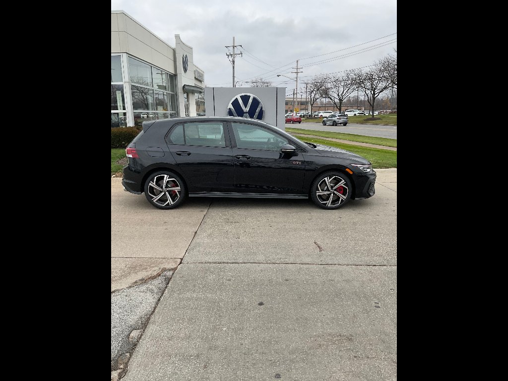 New 2026 Mythos Black Metallic Volkswagen SE image 3