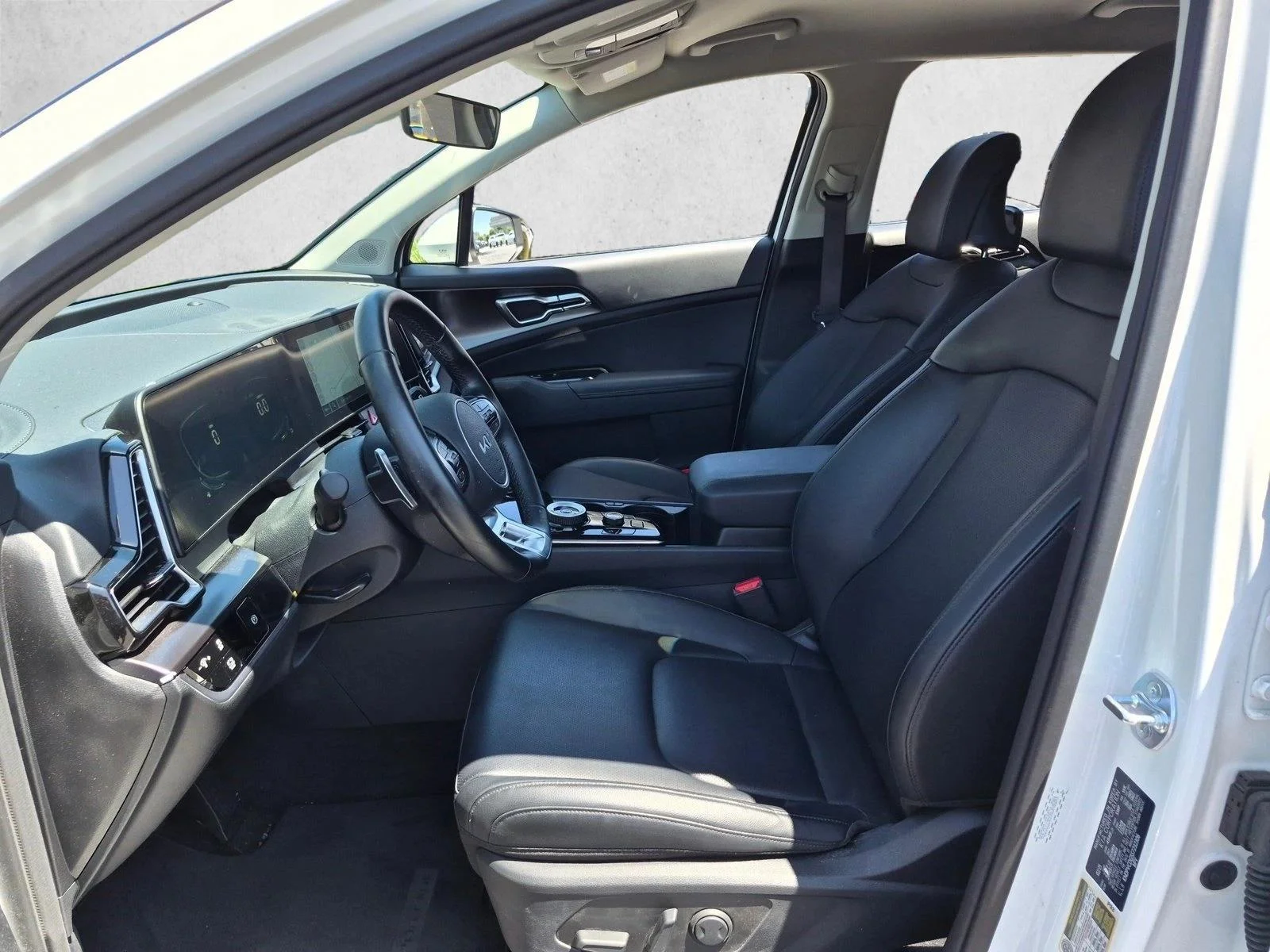Used 2025 Snow White Pearl Kia EX image 10