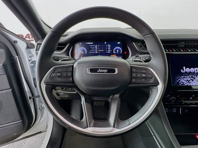 Used 2024 White Jeep Altitude image 12