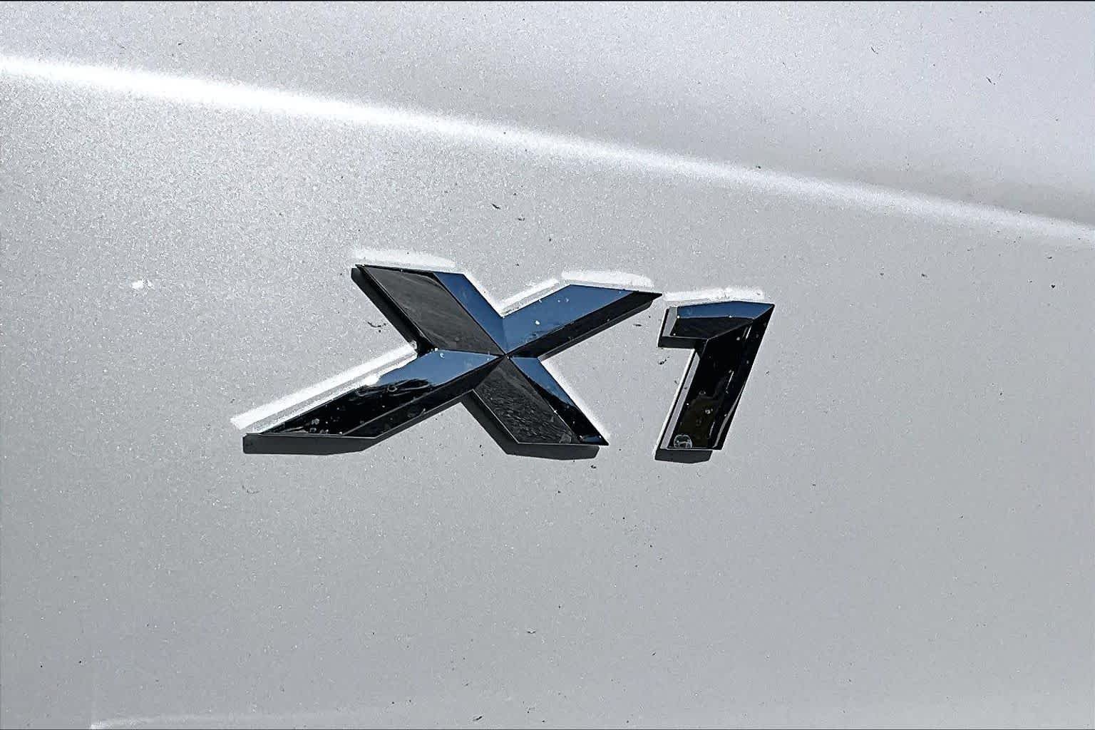 Used 2026 Mineral White Metallic BMW xDrive28i image 15