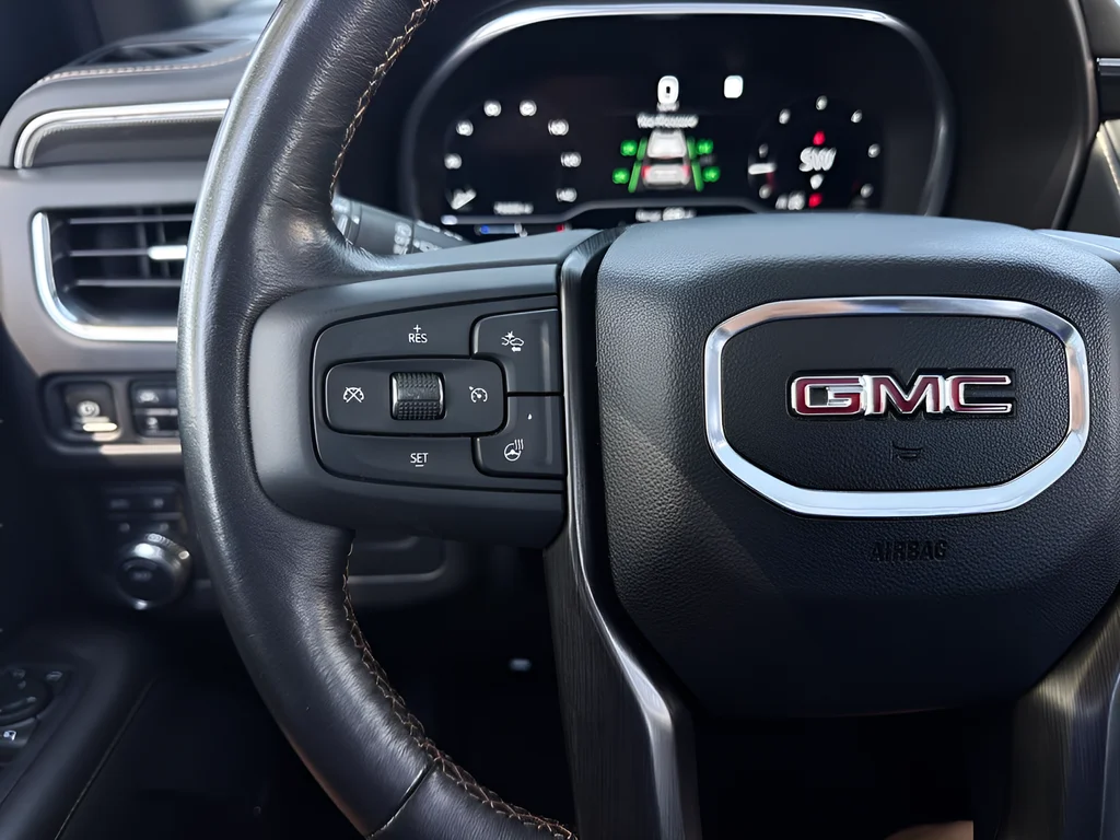 Used 2023 White GMC AT4 image 13
