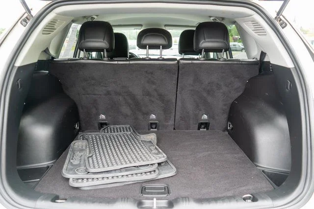 Used 2019 White Clearcoat Jeep Latitude image 11