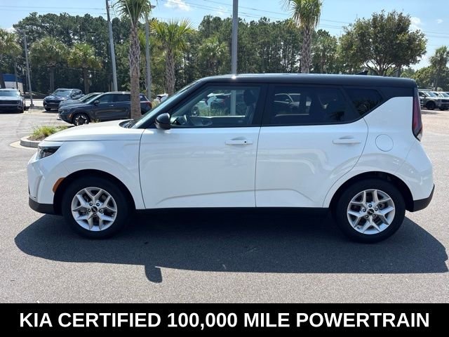 Used 2025 White Kia S image 8