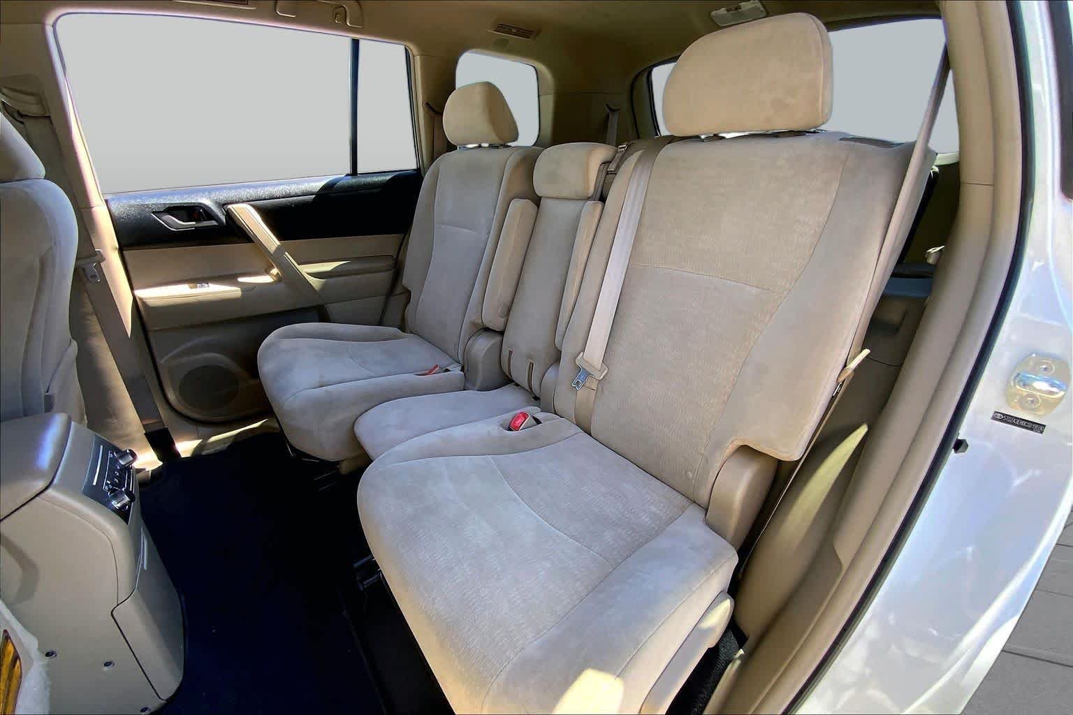 Used 2012 Blizzard Pearl Toyota  image 19