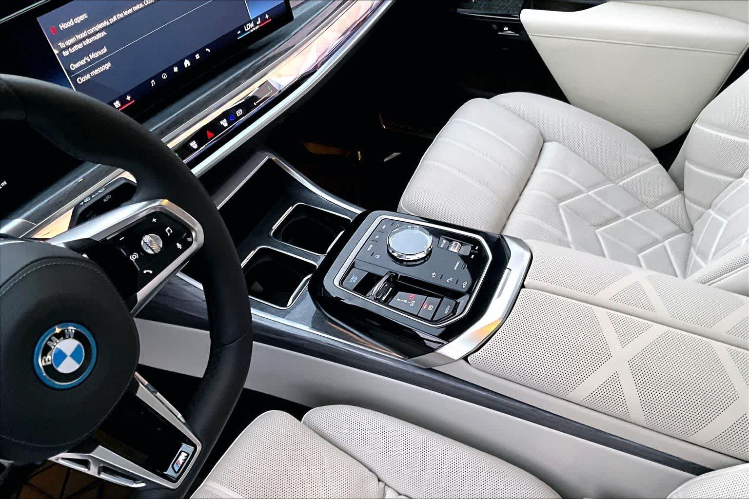 2025 BMW i7 50 - Photo 15