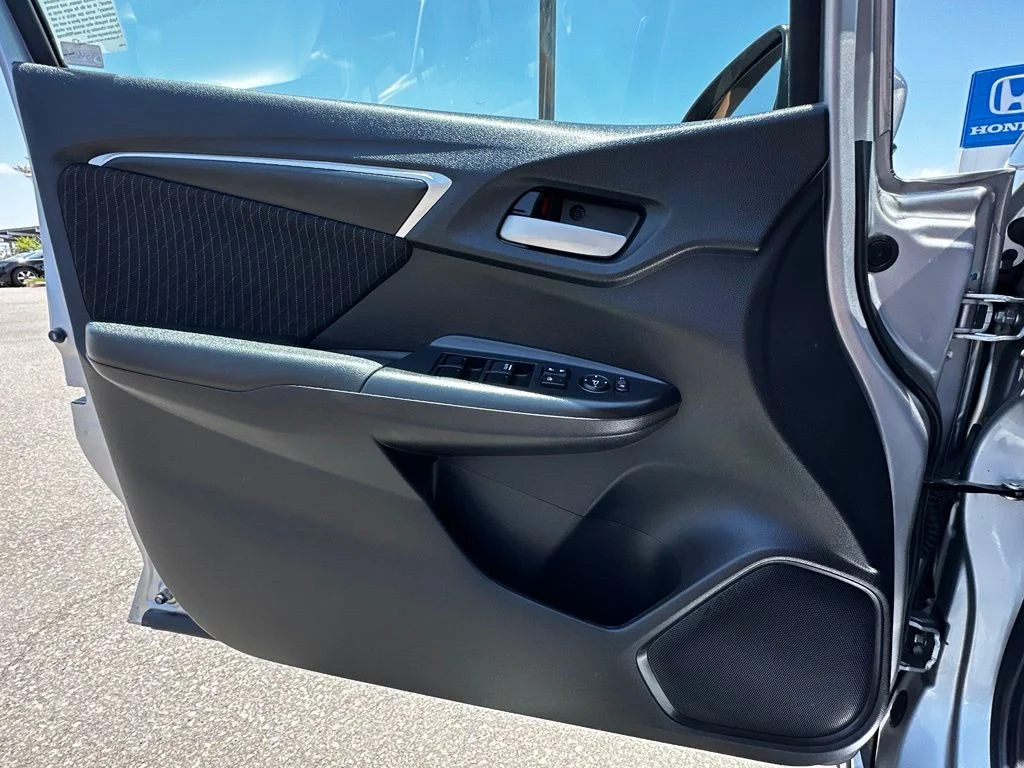 Used 2018 Silver Honda EX image 23
