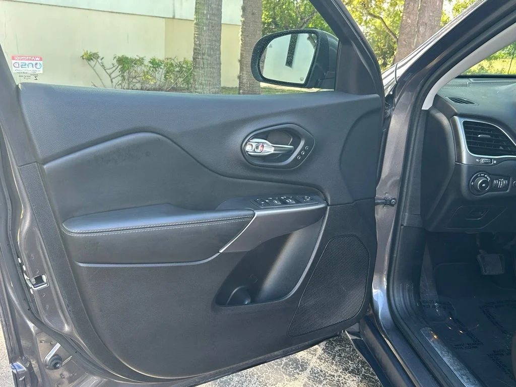 Used 2019 Gray Jeep Limited image 15