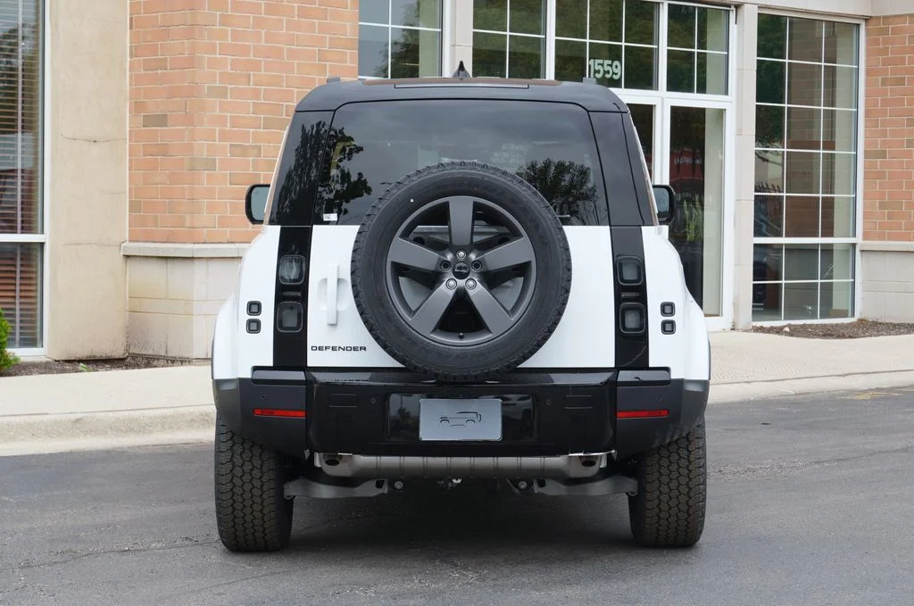 New 2026 Fuji White Land Rover S image 5