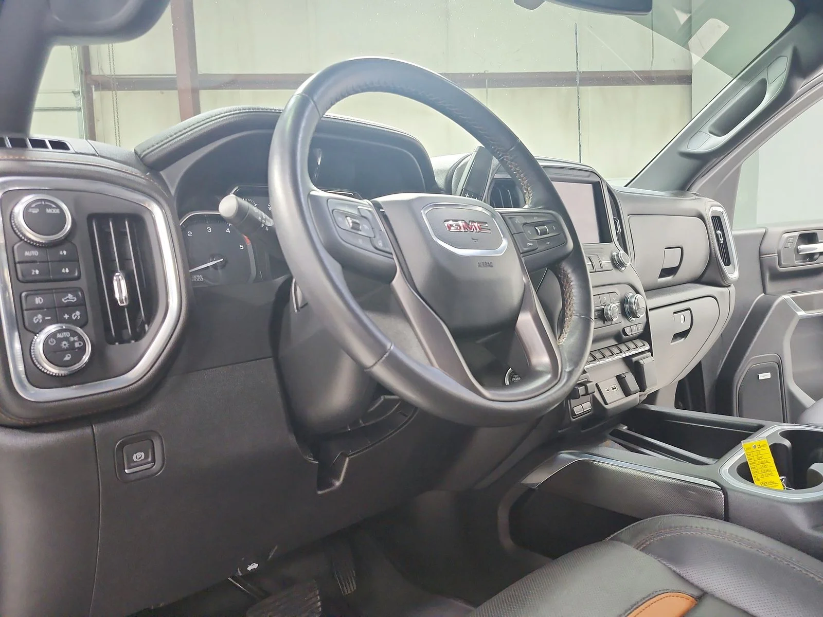 Used 2022  GMC AT4 image 18