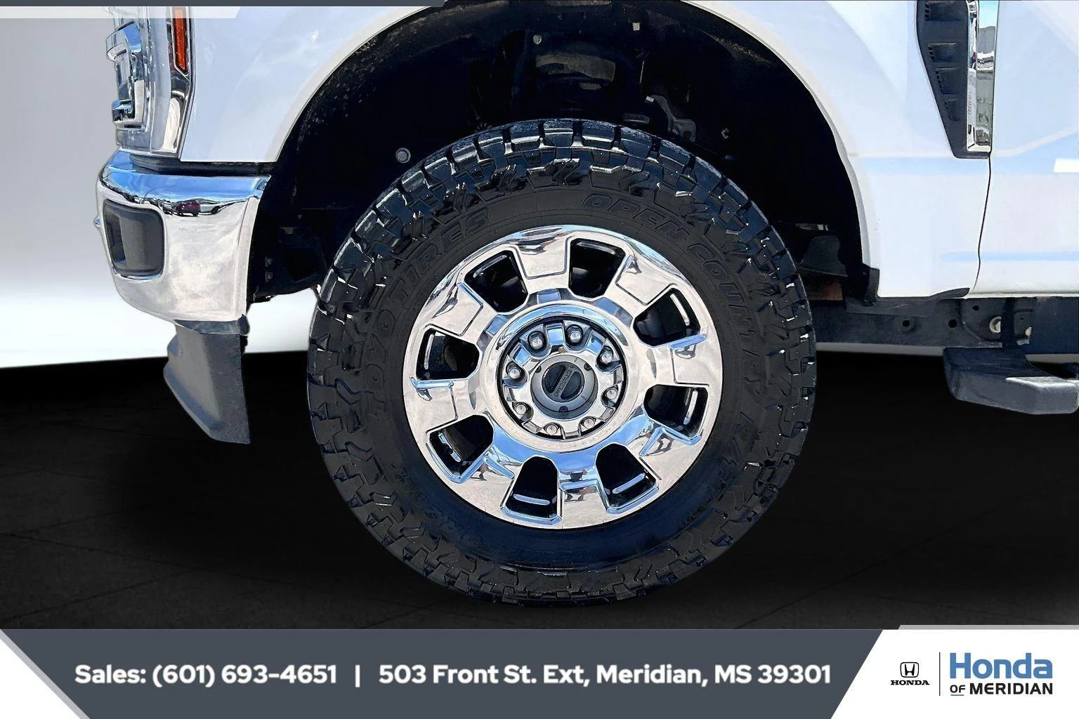 Used 2024 Star White Metallic Tri-Coat Ford LARIAT image 7