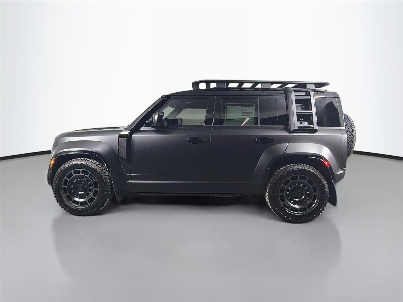 New 2026 Narvik Black Land Rover OCTA image 8