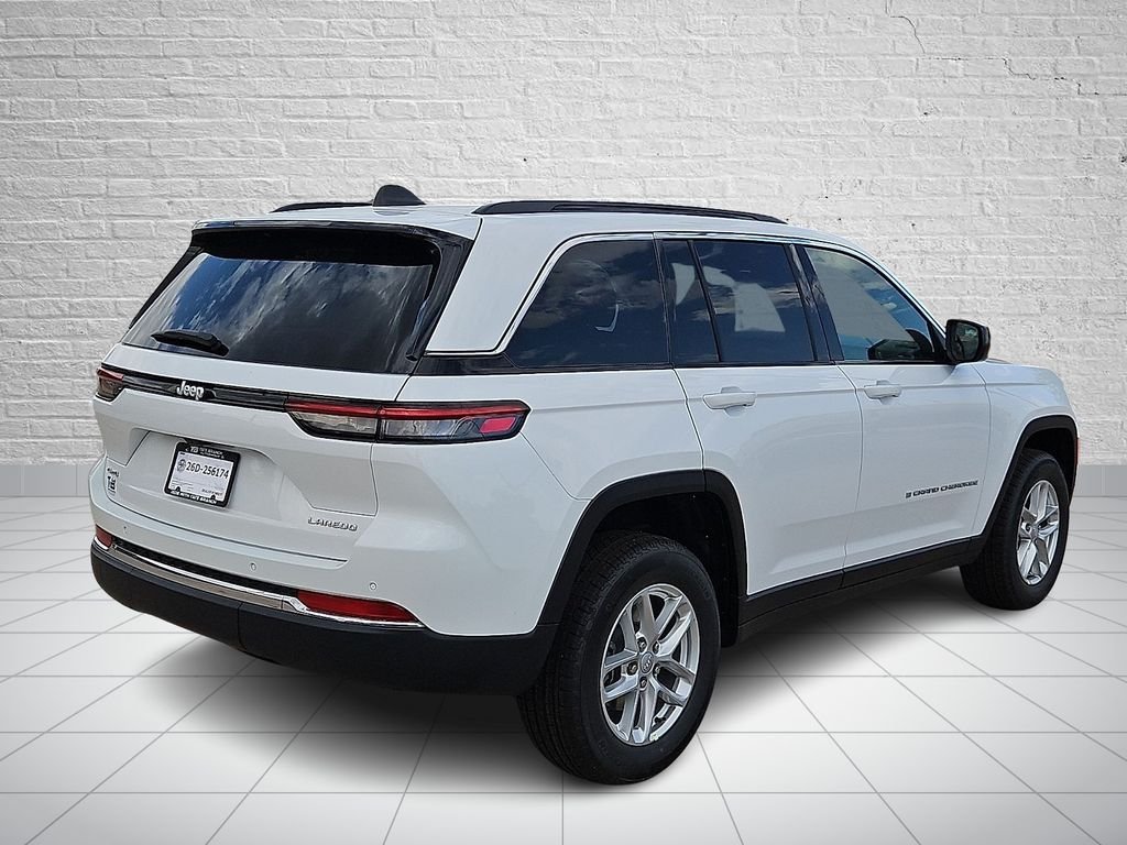 New 2026 Bright White Clearcoat Jeep Laredo X image 4