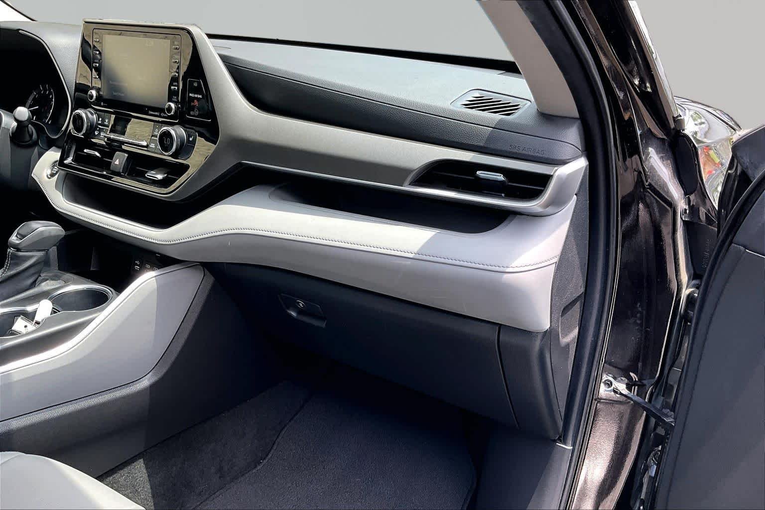 Used 2022 Opulent Amber Toyota XLE image 19