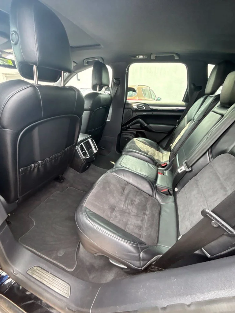 Used 2018  Porsche  image 16