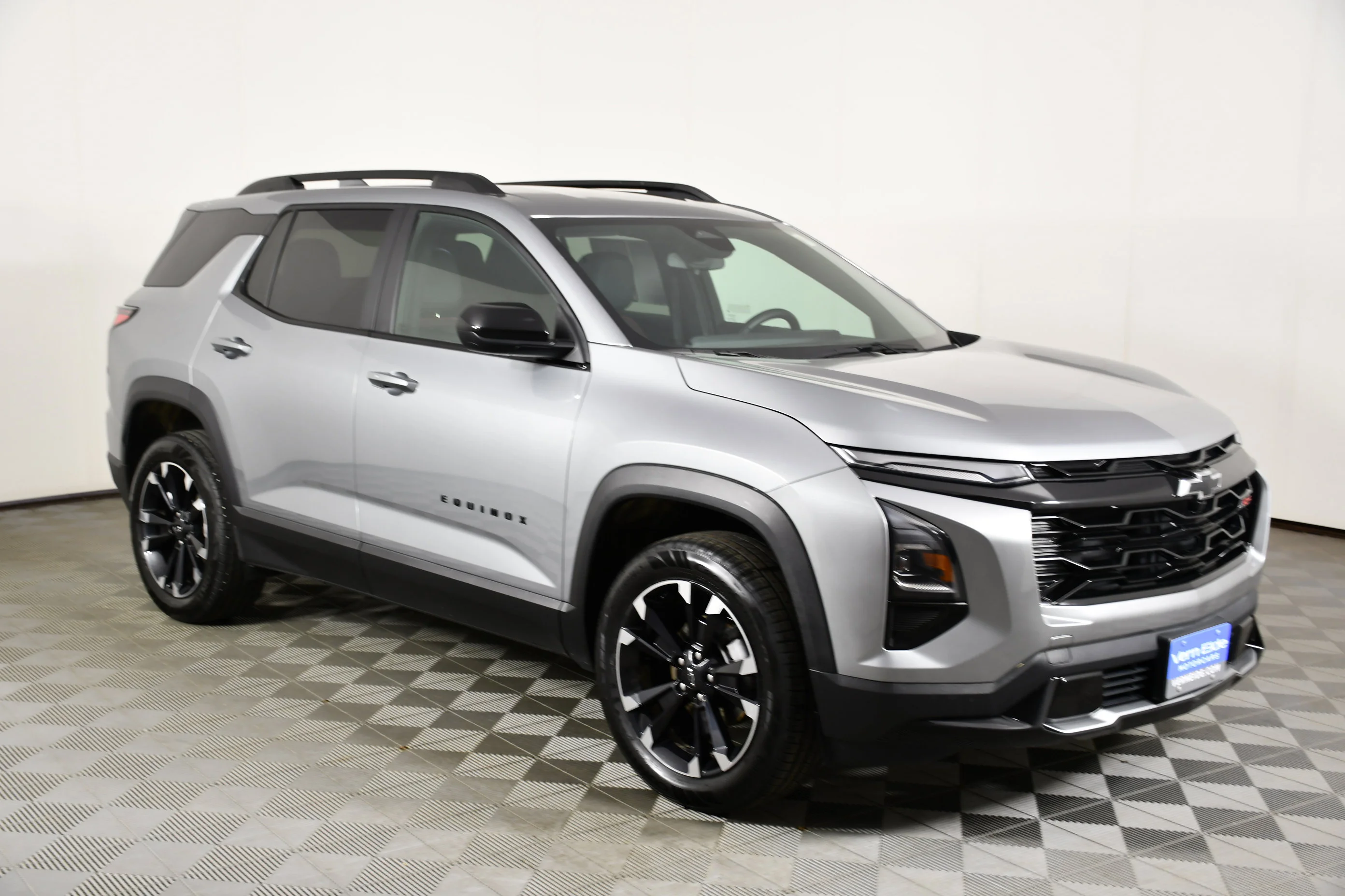 Used 2025 Sterling Gray Metallic Chevrolet AWD RS image 4