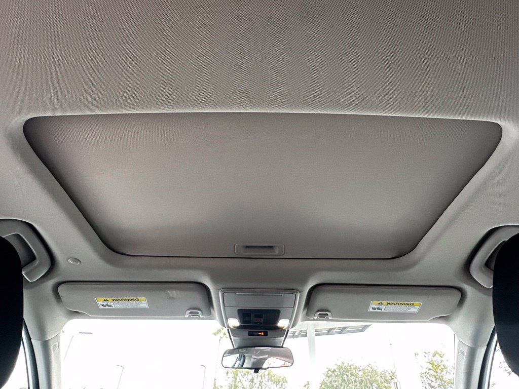 Used 2025 Platinum White Pearl Honda SE image 19