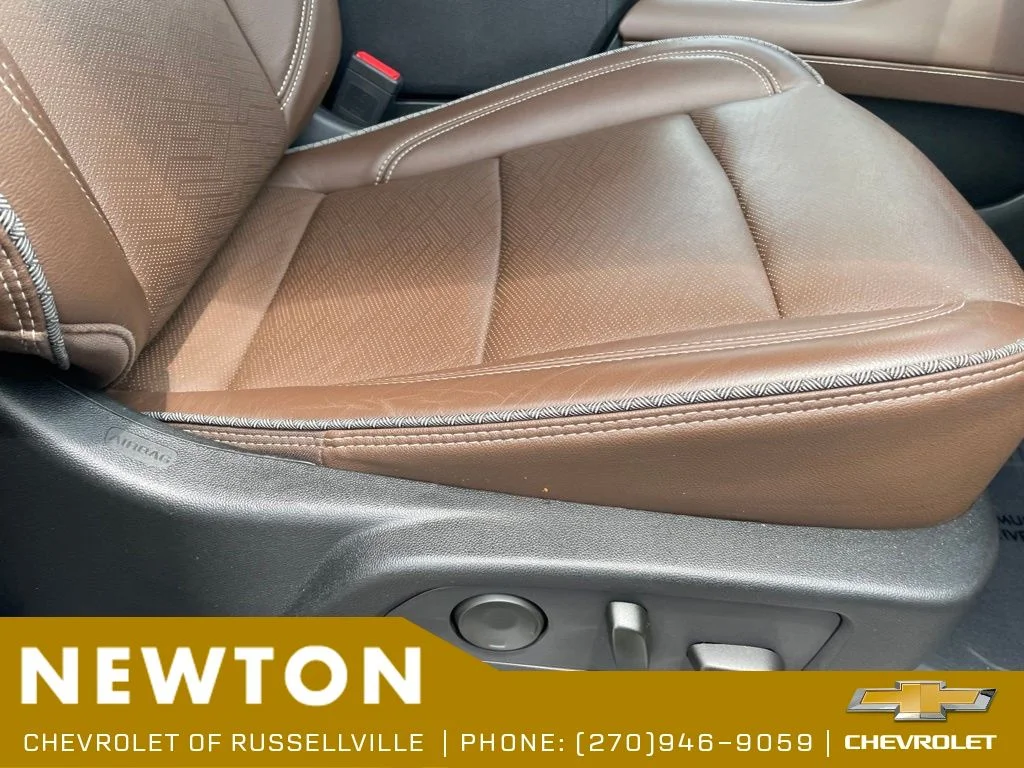 Used 2024 Pearl Chevrolet High Country image 25