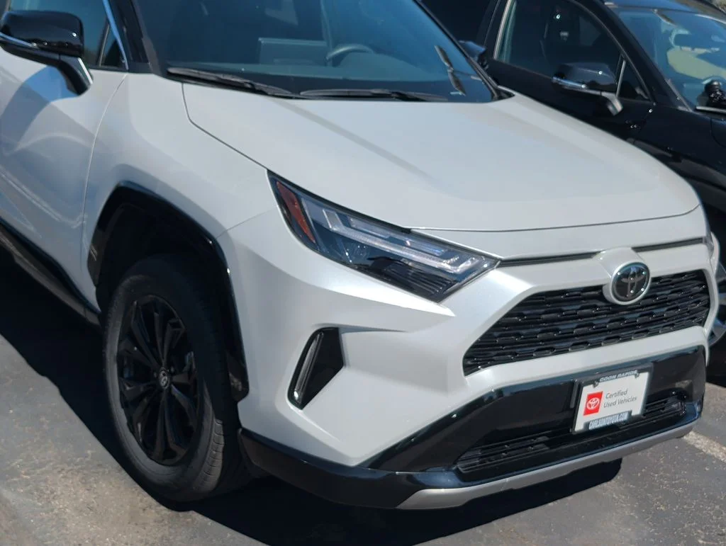 2025 Toyota RAV4 XSE - Photo 7