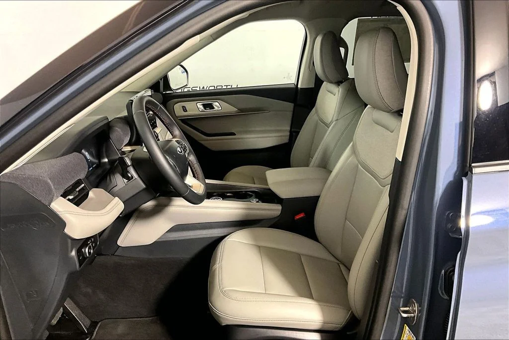 New 2026 Vapor Blue Metallic Ford Active image 9