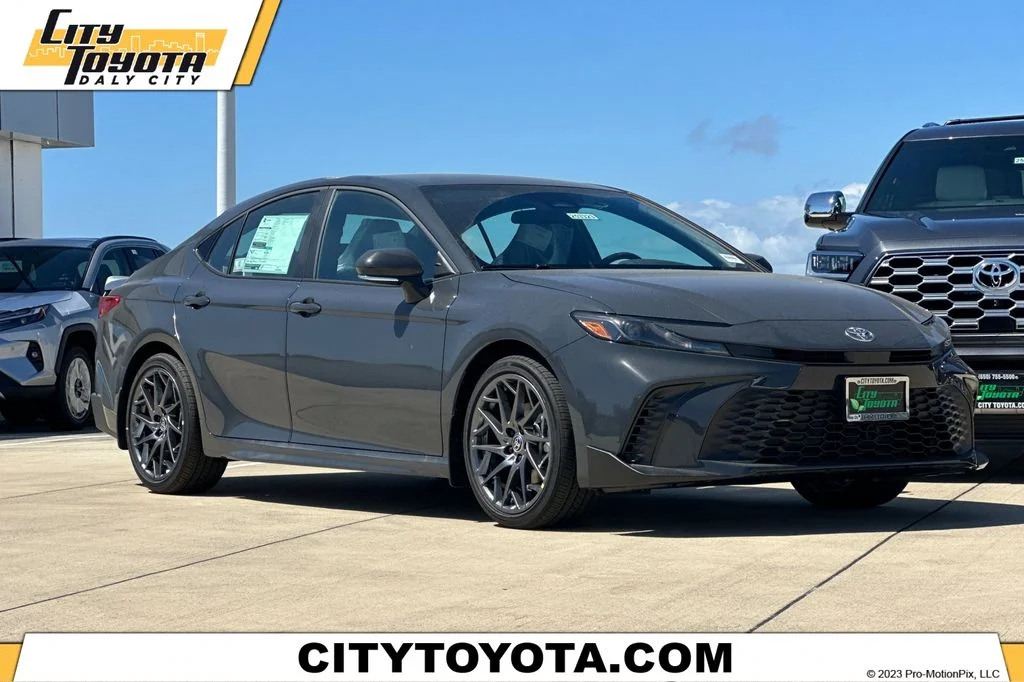 Certified Used 2025  Toyota SE image 1