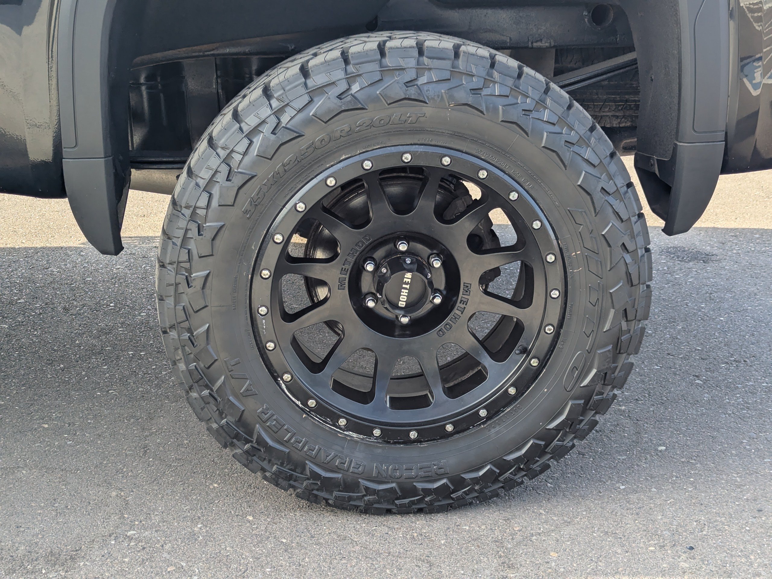 Used 2020 ONYX BLACK GMC Elevation image 47