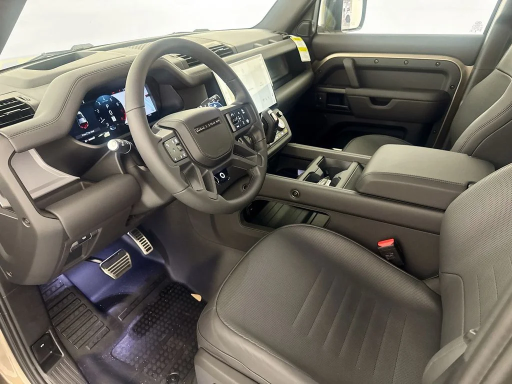 New 2026 Petra Copper Land Rover OCTA image 9
