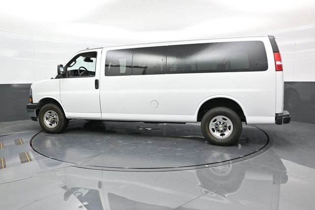 2024 Chevrolet Express Passenger LT - Photo 31