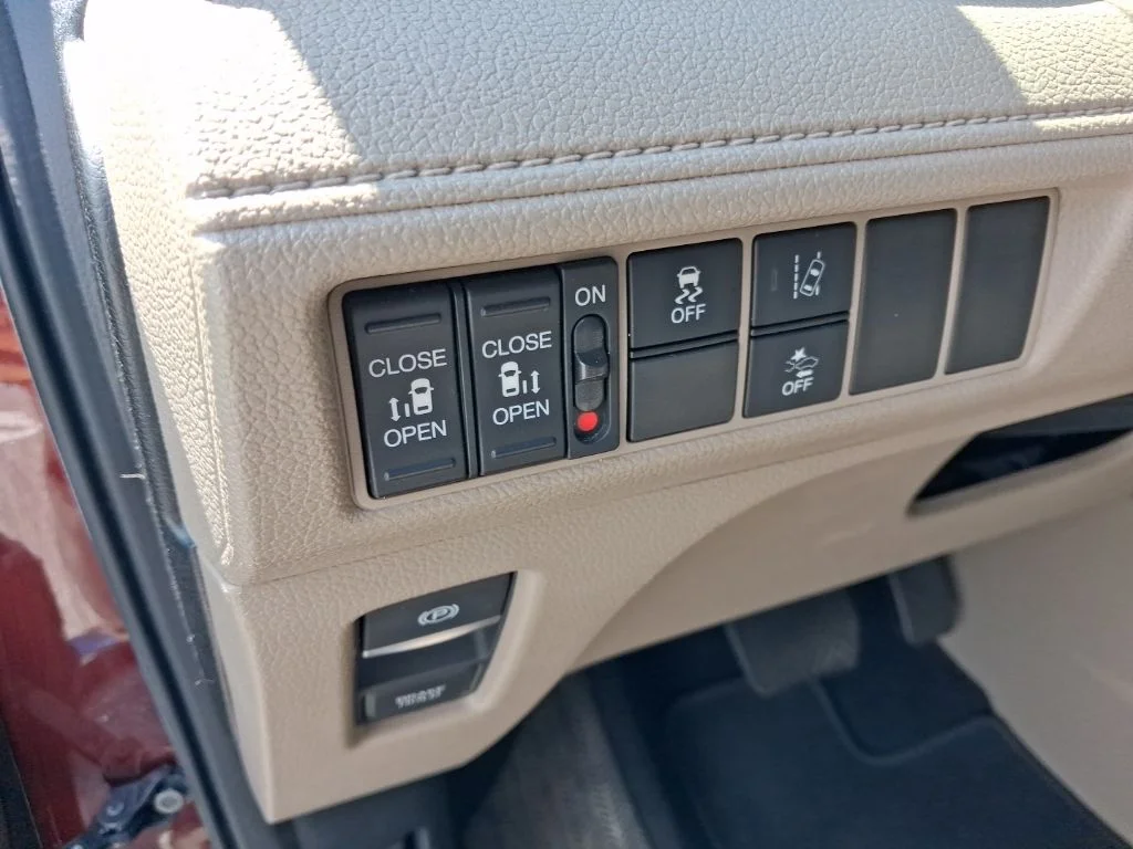 Used 2019  Honda EX image 22