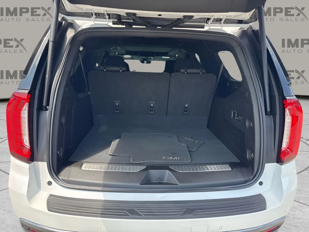 Used 2023 White GMC AT4 image 32