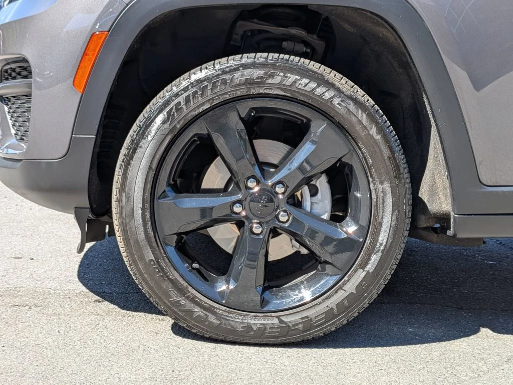 Used 2023 Gray Jeep Altitude X image 29