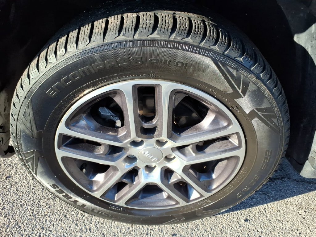 Used 2020 Blue Jeep Latitude image 5