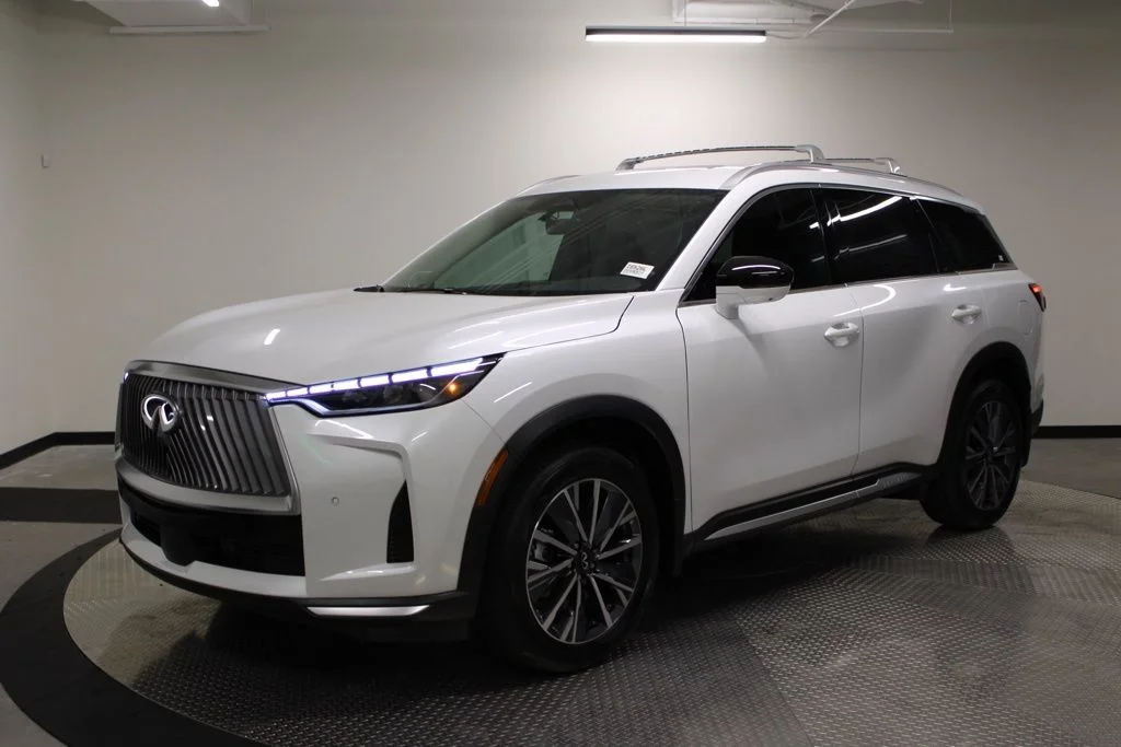 Certified Used 2026 White INFINITI LUXE image 1
