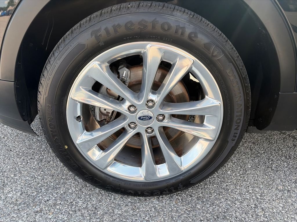 Used 2018 Black Ford Limited image 27