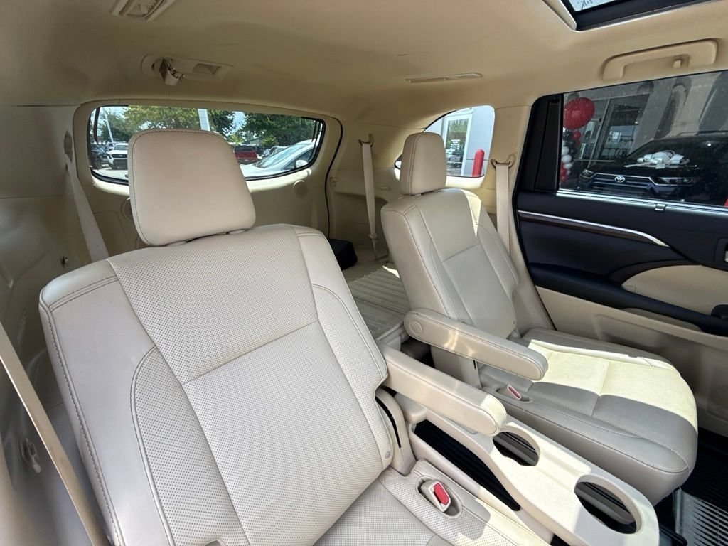 Used 2016 Blizzard Pearl Toyota Limited Platinum V6 image 20