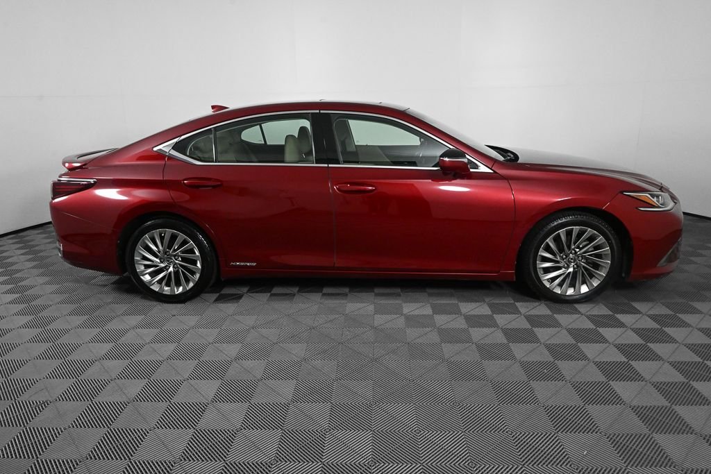 Used 2020 Red Lexus 300h Luxury image 23