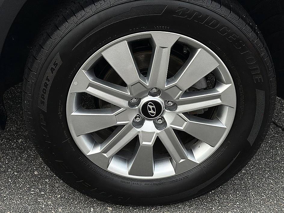 Used 2025 Typhoon Silver Hyundai SEL image 6
