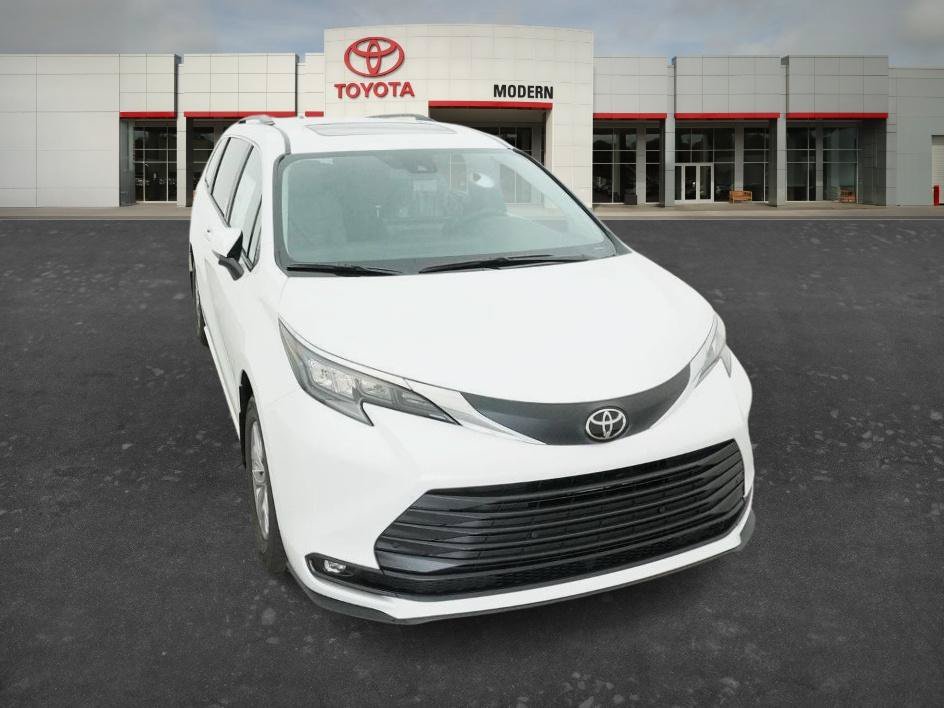 New 2026 Wind Chill Pearl Toyota XLE image 8