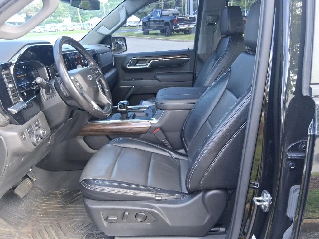 Used 2023 Black Chevrolet RST image 17