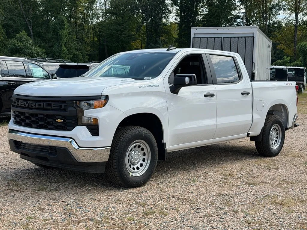 New 2026 Summit White Chevrolet WT image 8